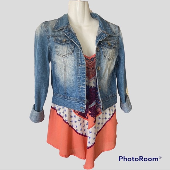 🔥SALE🔥 Adorable and versatile Highway Jeans cropped DENIM JACKET. Size S - Picture 3 of 13